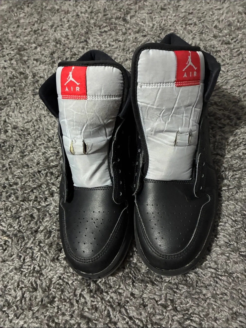 Jordan 1 mid black metallic